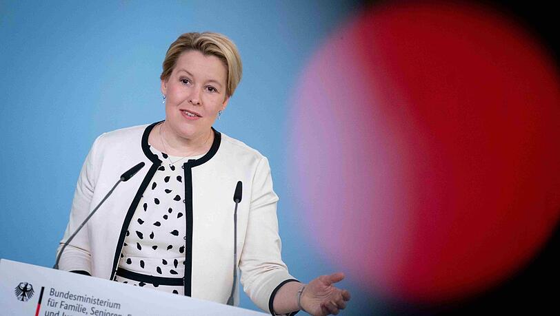 Franziska Giffey (SPD), Bundesministerin für Familie, Senioren, Frauen und Jugend, während einer Pressekonferenz in ihrem Ministerium. Franziska Giffey (SPD), Bundesministerin für Familie, Senioren, Frauen und Jugend, während einer Pressekonferenz in ihrem Ministerium.