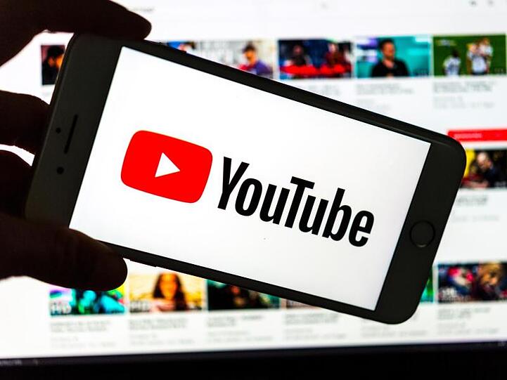 Kritiker fürchten, dass Plattformen wie Youtube den Vorgaben nur nachkommen können, wenn sie Upload-Filter einsetzen.
