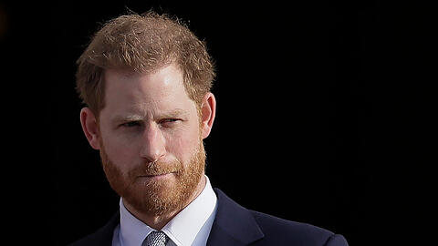 Prinz Harry entfernt sich immer wieder von König Charles. Er hat einen Vater-Ersatz gefunden.