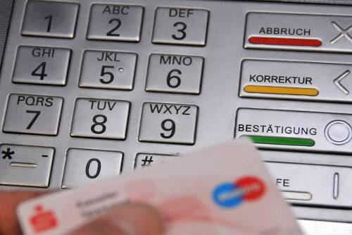 Vorsicht: am EC-Automaten lauern immer häufiger Fallen!
