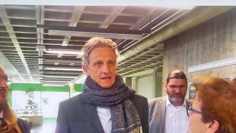 Seit den 90er-Jahren ist er Veranstalter gro&szlig;er Partys, gr&uuml;ndete die Event-Agentur Holleschek und Schlick. Auch konzipiert Holleschek Spezialprogramme der M&uuml;nchner Philharmoniker, um j&uuml;ngeres Publikum f&uuml;r die Klassik zu gewinnen und er hat einen Literaturwettbewerb ins Leben gerufen.