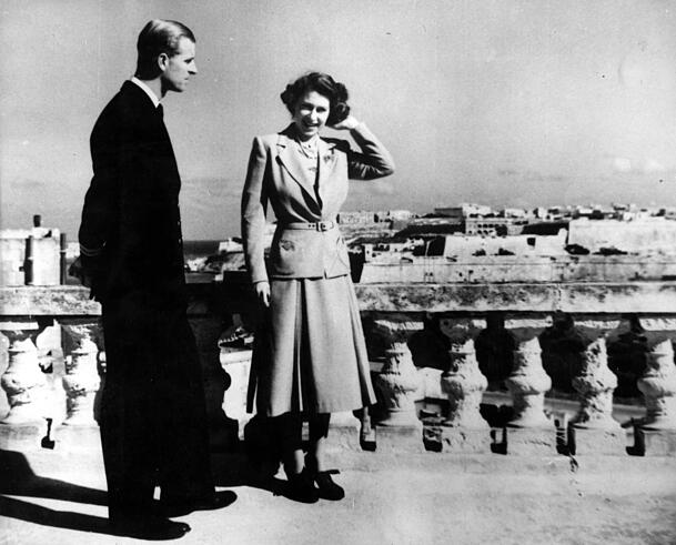 1949: Auf Malta sollen Prinz Philip und Queen Elizabeth die sch&ouml;nste Zeit in ihrer Ehe verbracht haben. Ein Verlag behauptet nun, das Paar w&auml;re heimlich auf der Urlaubsinsel beerdigt worden.