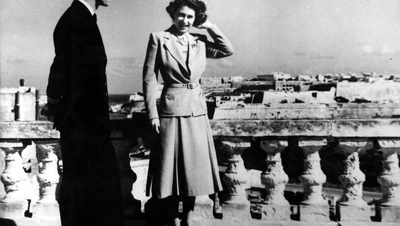 1949: Auf Malta sollen Prinz Philip und Queen Elizabeth die sch&ouml;nste Zeit in ihrer Ehe verbracht haben. Ein Verlag behauptet nun, das Paar w&auml;re heimlich auf der Urlaubsinsel beerdigt worden.