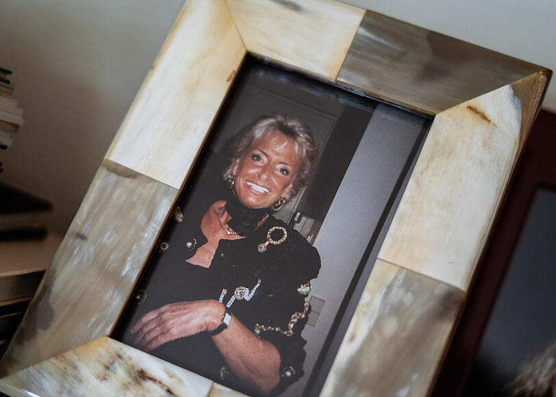 Doris Erdmanns Wohnung ist voller Erinnerungen. Auf diesem Foto feierte die ehemalige Ski- und Rennfahrerin ihren 60. Geburtstag. Doris Erdmanns Wohnung ist voller Erinnerungen. Auf diesem Foto feierte die ehemalige Ski- und Rennfahrerin ihren 60. Geburtstag.