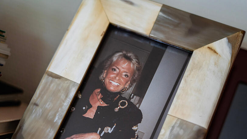 Doris Erdmanns Wohnung ist voller Erinnerungen. Auf diesem Foto feierte die ehemalige Ski- und Rennfahrerin ihren 60. Geburtstag. Doris Erdmanns Wohnung ist voller Erinnerungen. Auf diesem Foto feierte die ehemalige Ski- und Rennfahrerin ihren 60. Geburtstag.