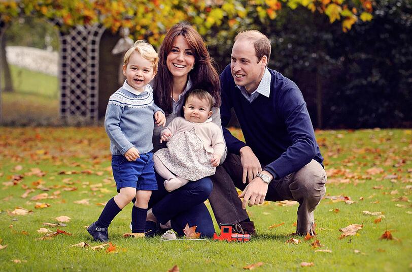 Prinz William mit seiner Ehefrau Kate und den gemeinsamen Kindern George (2) und Charlotte (8 Monate).