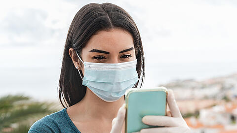Die Corona-Warn-App der Bundesregierung kommt, doch welche Smartphones sind fit dafür? (Symbolbild)