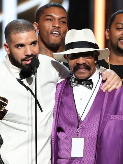 Drake mit seinem Vater Dennis Graham bei den Billboard Music Awards 2017.