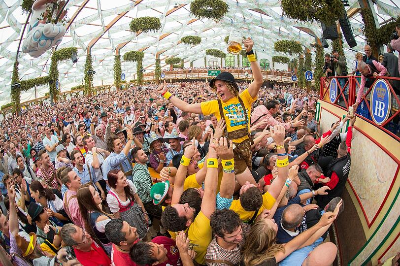Stimmung im Zelt: Was der Hit der Wiesn 2014 wird, steht noch nicht fest.
