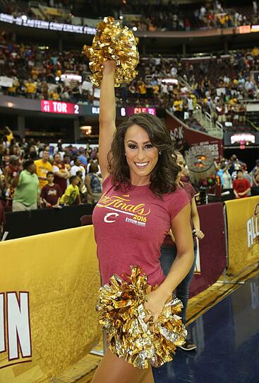 Im ersten Duell der NBA-Finalserie gingen die Cleveland Cavaliers gegen die Golden State Warriors unter. In jeder Hinsicht obenauf: die Cheerleader der Cavs! Sehen Sie selbst - die Bilder...