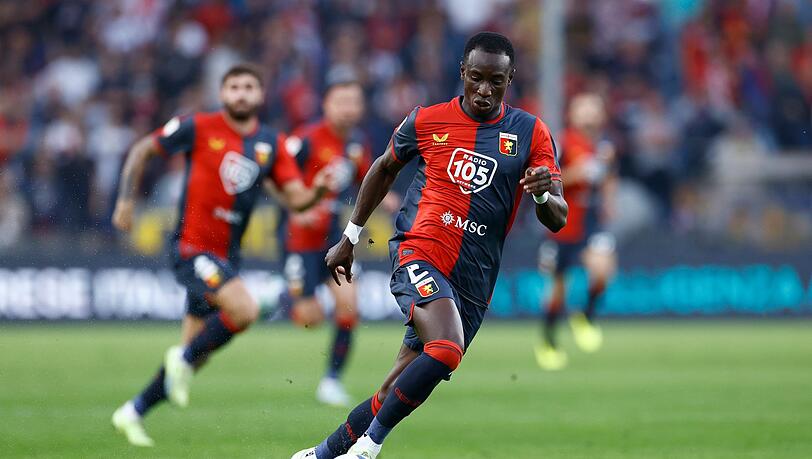 Kelvin Yeboah vom CFC Genua in Aktion.