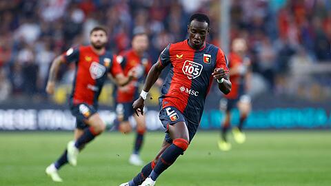 Kelvin Yeboah vom CFC Genua in Aktion.