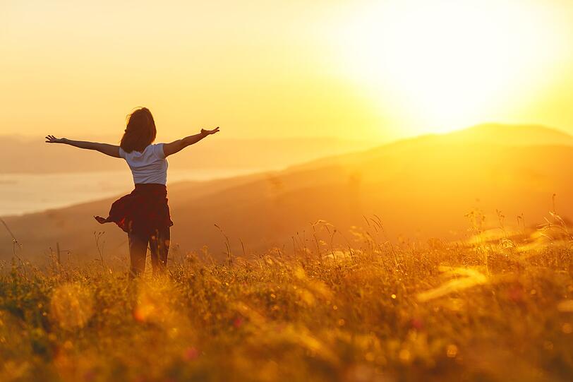 Seit Anbeginn der Zeit orientiert sich das menschliche wie auch tierische Leben auf unserem Planeten am Licht der Sonne und dem Lauf von Tag und Nacht. Kein Wunder also, dass die Sonne auch einen gro&szlig;en Einfluss auf den "Zirkadianen Rhythmus" hat: Leben wir im Einklang mit unserer inneren Uhr, f&uuml;hlen wir uns vitaler und ges&uuml;nder. Die Galerie zeigt, worauf es ankommt.