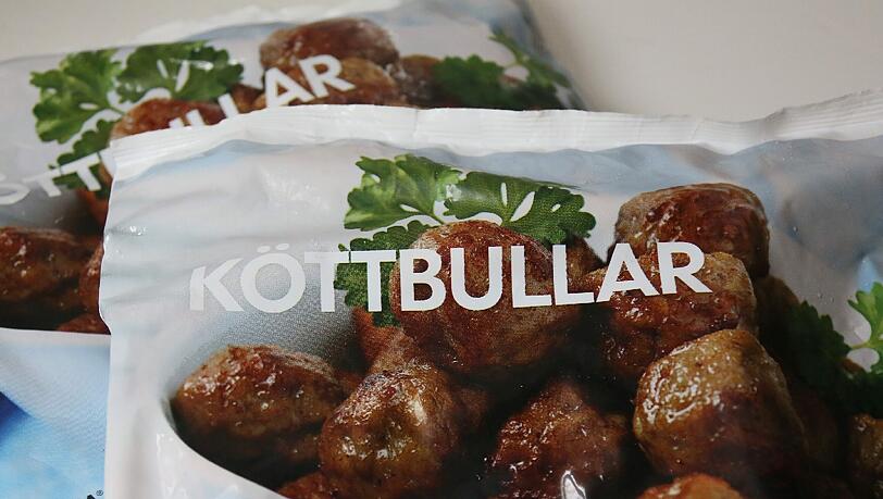Eine Tüte mit tiefgefrorenen schwedischen "köttbullar" vom Möbelhaus Ikea, aufgenommen am 25.02.2013 in Berlin. Die Möbelkette Ikea hat auch in Deutschland den Verkauf ihrer populären Hackfleischklöße «köttbullar» gestoppt. Eine Tüte mit tiefgefrorenen schwedischen "köttbullar" vom Möbelhaus Ikea, aufgenommen am 25.02.2013 in Berlin. Die Möbelkette Ikea hat auch in Deutschland den Verkauf ihrer populären Hackfleischklöße «köttbullar» gestoppt.
