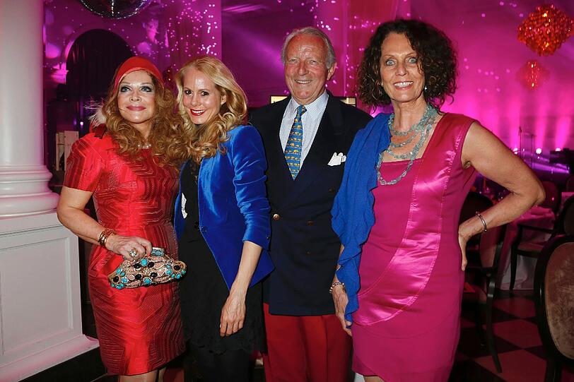 Ulrike Hübner, Nadja zu Schaumburg-Lippe, Goswin W. von Mallinckrodt und Karin Müller-Wohlfahrt bei der AMREF Charity Gala "Come fly with us" zugunsten 50 Jahre AMREF FLYING DOCTORS im Rilano No.6 Lenbach Palais in München am 21.03.2014.