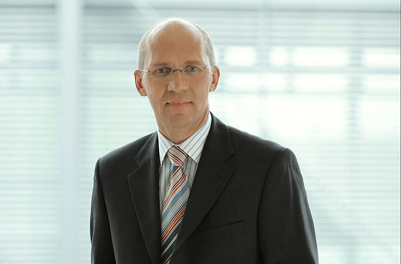 Klaus Dittrich, Vorsitzender der Geschäftsführung der Messe München: &bdquo;Es gehörte verlegerisches und journalistisches Können dazu, sich aus der damaligen Situation heraus mit einem kleinen Team auf dem großen Medienmarkt München zu behaupten. Ich bin froh für diese Pressevielfalt und dass die AZ ihren Platz gefunden hat. Dieses Duo von AZ-Online und der Printausgabe zeigt, dass lesernahe Zeitungen eine Zukunft haben. Und die wünsche ich der AZ.&ldquo;