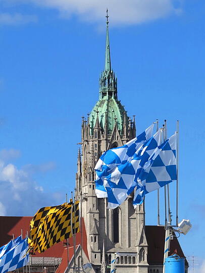 Die Paulskirche wird gerade durch ein bayerisches Lüftchen verdeckt.