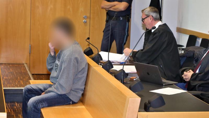 Der 50-jährige Angeklagte im Augsburger Landgericht. Der 50-jährige Angeklagte im Augsburger Landgericht.