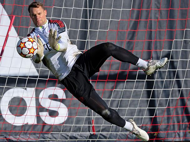 Torhüter Manuel Neuer will in München bleiben. Torhüter Manuel Neuer will in München bleiben.