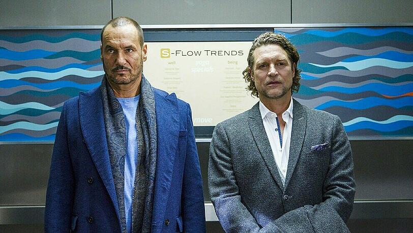 "Alles was zählt": Niclas (l.) wittert eine Chance, Richard in den Schatten zu stellen "Alles was zählt": Niclas (l.) wittert eine Chance, Richard in den Schatten zu stellen