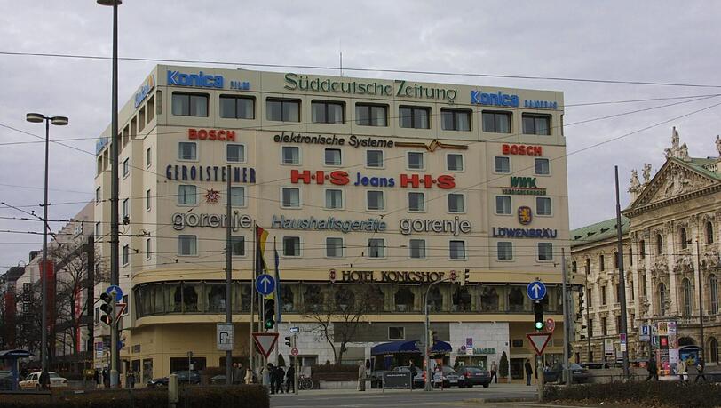 Abriss und Neubau! Den Königshof in dieser Form wird es künftig nicht mehr geben. Die Eigentümer haben jetzt drei Entwürfe für das Hotel neben dem Justizpalast vorliegen... Abriss und Neubau! Den Königshof in dieser Form wird es künftig nicht mehr geben. Die Eigentümer haben jetzt drei Entwürfe für das Hotel neben dem Justizpalast vorliegen...