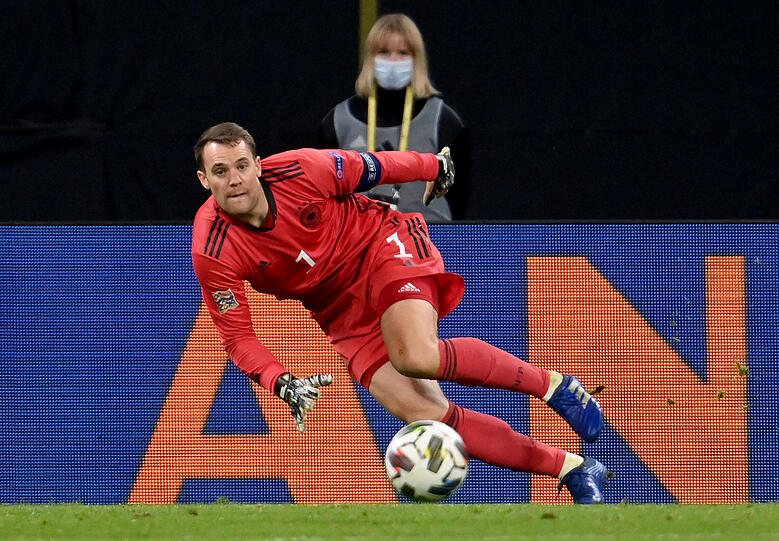 Fangen wir an mit der deutschen Nationalmannschaft: Hier ist Manuel Neuer als Kapitän im Tor gesetzt.