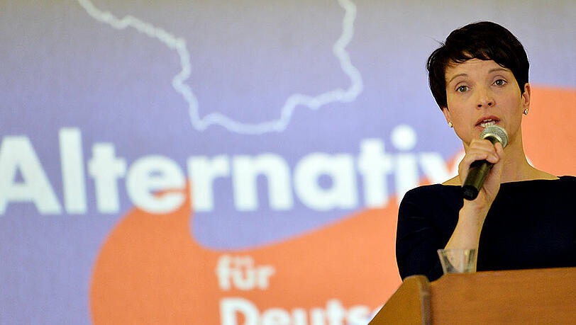 AfD-Chefin Frauke Petry bemüht sich um Stimmen aus dem nationalistischen Lager. AfD-Chefin Frauke Petry bemüht sich um Stimmen aus dem nationalistischen Lager.