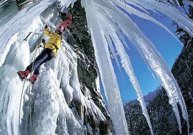 Klettertour im gefrorenen Wasserfall
