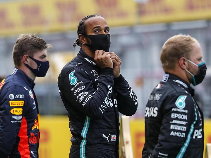 Valtteri Bottas (r) und Max Verstappen (l) fuhren hinter Hamilton auf die Plätze zwei und drei.