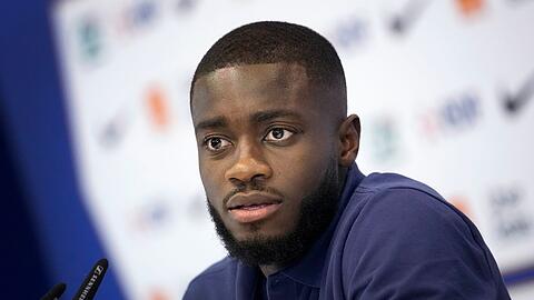 Dayot Upamecano spricht.