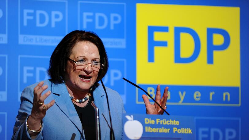 Sabine Leutheusser-Schnarrenberger, Bundesministerin der Justiz und Landesvorsitzende der FDP Bayern, spricht am Samstag (10.03.12) beim Landesparteitag der FDP Bayern in Lindau im Bodensee. Sabine Leutheusser-Schnarrenberger, Bundesministerin der Justiz und Landesvorsitzende der FDP Bayern, spricht am Samstag (10.03.12) beim Landesparteitag der FDP Bayern in Lindau im Bodensee.