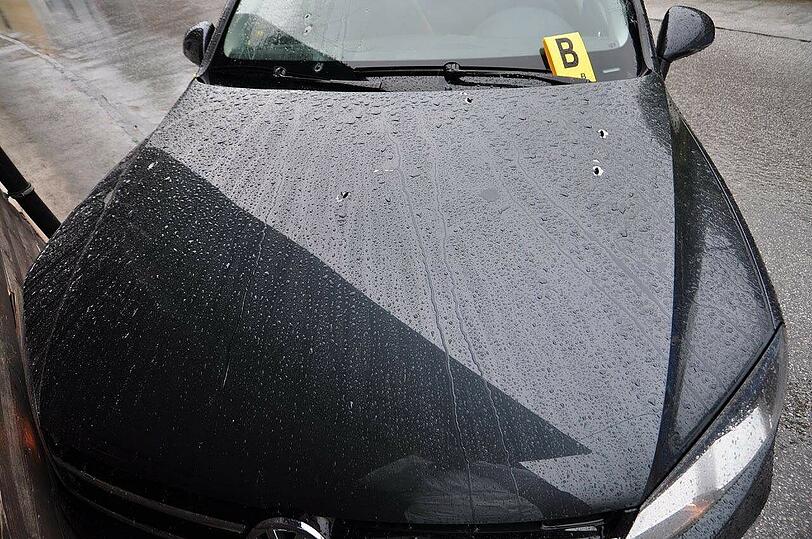 Ein Jäger und mutmaßlicher Wilderer richtet sein Gewehr auf der Flucht gegen Menschen. Vier Menschen sterben in Österreich. Die Polizei ist trotz Spezialeinheit von der eskalierten Situation mindestens überrumpelt.