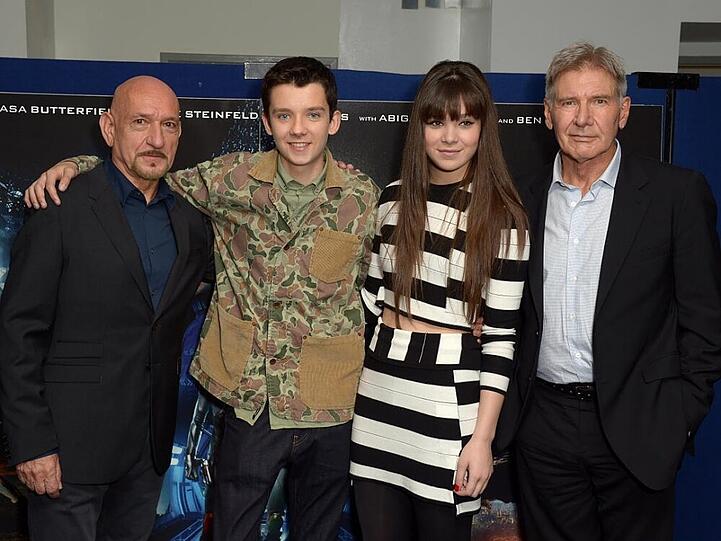 Ben Kingsley und der Cast von "Ender's Game": Asa Butterfield, Hailee Steinfeld und Harrison Ford (v.l.)