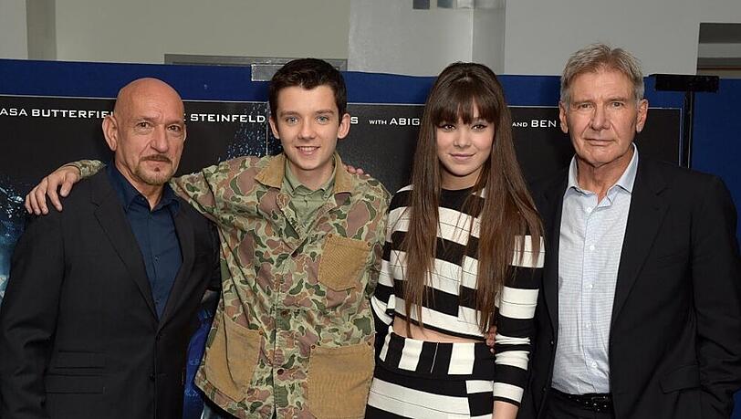 Ben Kingsley und der Cast von "Ender's Game": Asa Butterfield, Hailee Steinfeld und Harrison Ford (v.l.) Ben Kingsley und der Cast von "Ender's Game": Asa Butterfield, Hailee Steinfeld und Harrison Ford (v.l.)