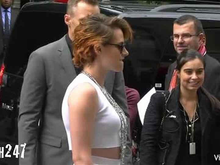 Kristen Stewart mit neuer Frisur auf der Fashion Week