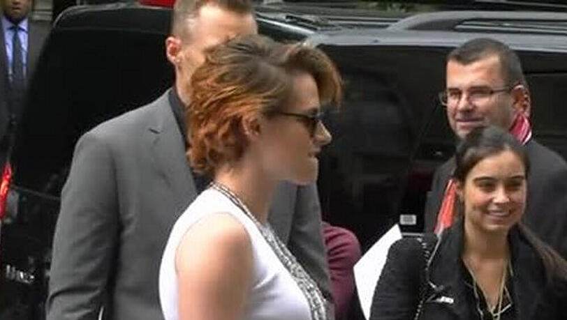 Kristen Stewart mit neuer Frisur auf der Fashion Week