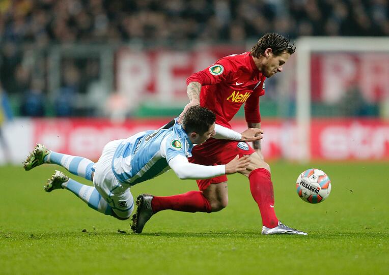 Zumindest der Einsatz stimmt: Löwe Maximilian Wittek kämpfte gegen das Pokal-Aus gegen Bochum an.