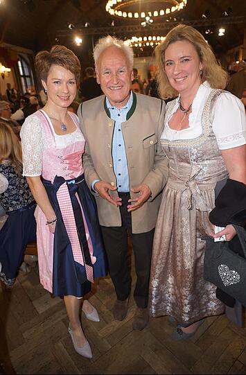 Irmgard Möller (l.), Erwin Huber und Kerstin Schreyer.