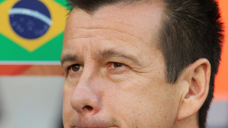 Dunga ist nicht länger Nationltrainer Brasiliens Dunga ist nicht länger Nationltrainer Brasiliens