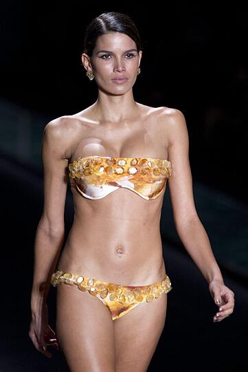 Gewagte Kleider und viel nackte Haut: Das ist die Fashion Week in Sao Paulo.