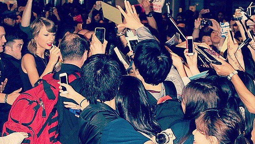 Mit so einer Menschenmasse hatte Taylor Swift bei ihrer Ankunft in Tokio sicher nicht gerechnet