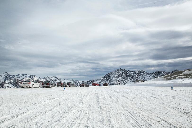 Rutschige Angelegenheit: Bei der Driving Experience von BMW am Gletscher bei Sölden geht es darum, das Fahrzeug mit und ohne elektronische Helfer im Griff zu haben.