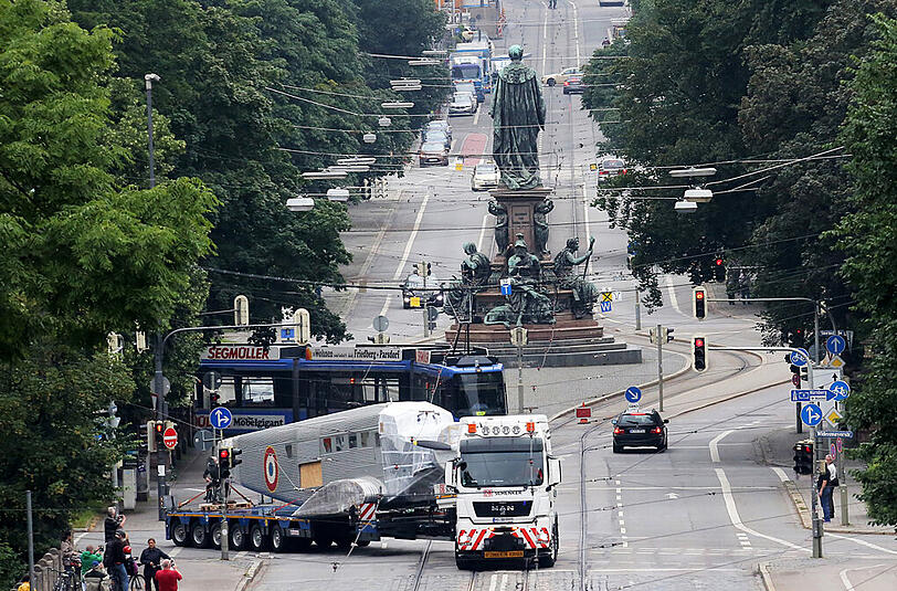 Die Ju 52, eine Tram und Max II. auf einem Foto &ndash; das gibt&rsquo;s so schnell auch nicht wieder.