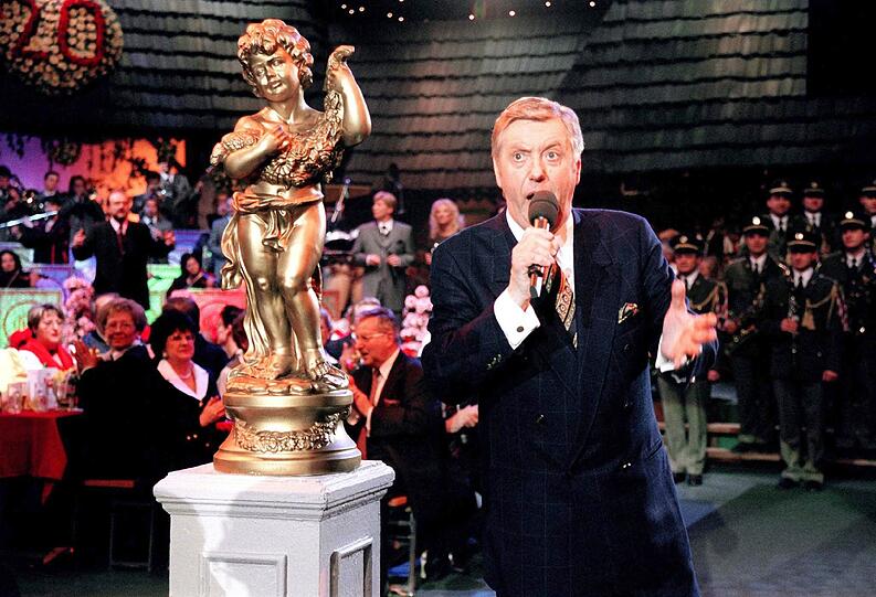 Der österreichische Entertainer Karl Moik stirbt im Alter von 76 Jahren in einer Klinik in Salzburg.