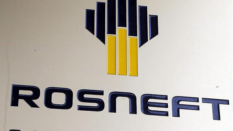 Das Logo des russischen Ölkonzerns Rosneft in der Zentrale des Unternehmens in Moskau.