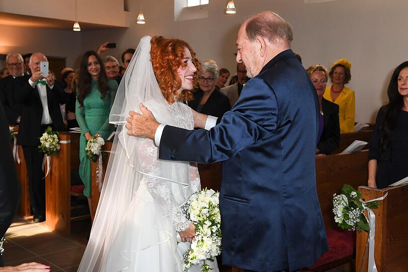 Der spannende Moment - die Bilder aus der Kirche.