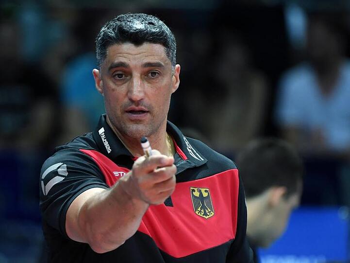 Volleyball-Bundestrainer Andrea Giani musste sich mit seinem Team auch im zweiten EM-Gruppenspiel geschlagen geben.