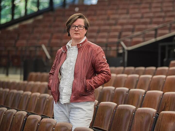 Birgit Simmler blickt in die Kamera. Foto: Nicolas Armer/dpa/Archivbild
