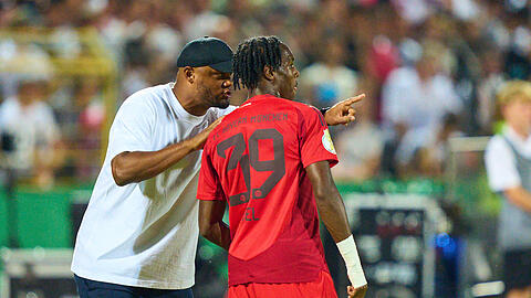 Cheftrainer Vincent Kompany glaubt an das Talent von Mathys Tel.