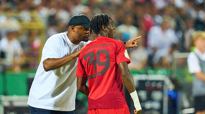 Cheftrainer Vincent Kompany glaubt an das Talent von Mathys Tel.